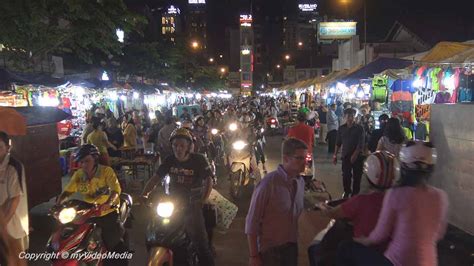 Phan Boi Chau Night Market in Ho Chi Minh City - Travel Video Blog