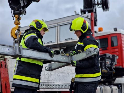 TE 9 2023 Fahrzeugbergung T1 Am 10 01 2023 13 23 Uhr Freiwillige