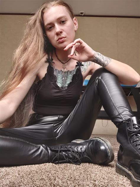 Shiny Leather Makes Me A Happy Queen Nudes SexyGirlsInBoots NUDE PICS ORG