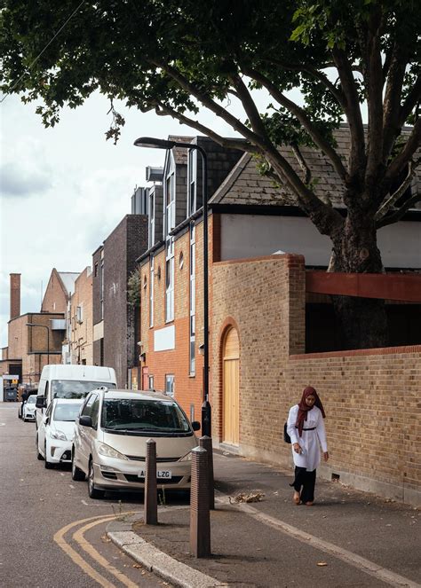 Transport Guide and Directions to Lea Bridge in East London 25