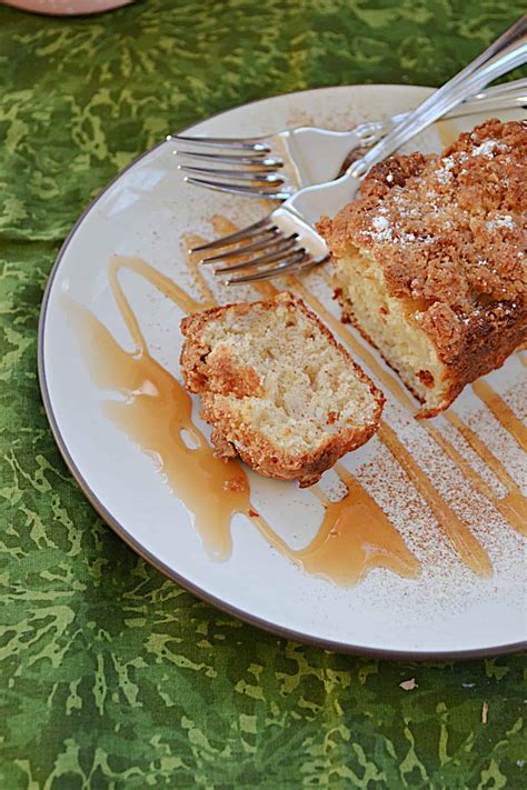 Pear Ginger Mini Cakes With Spiced Oat Crumble Topping Hezzi D S