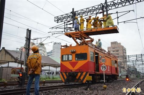 台鐵桃園端電車線雙斷 逾萬旅客行程延誤 生活 自由時報電子報