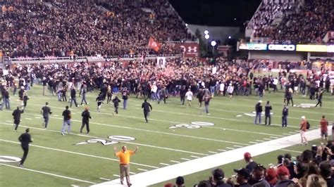 Utah Vs Usc Fans Rush Field After Victory Youtube