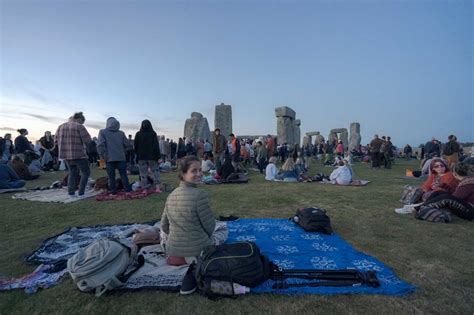 Summer Solstice in Stonehenge - How it is this incredible pagan party