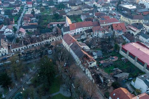 Kakvu Tetu Je Potres Napravio U Petrinji Najbolje Pokazuju Fotografije