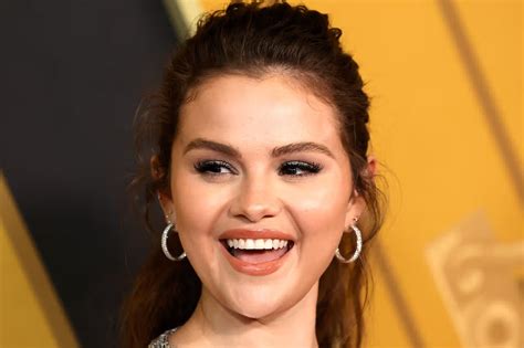 Selena Gomez First Woman To Reach 400m On Ig Hypebae