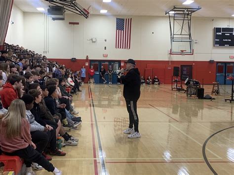 Anti Vaping Expert Rob Holla Speaks To Sanford Middle School Students