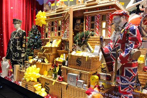 SELFRIDGES CHRISTMAS WINDOWS - VISUAL MERCHANDISING ~ SHALLOWWONDERLAND