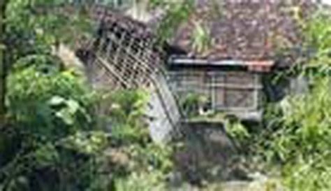 Air Sungai Marmoyo Gerus Rumah Warga Foto Liputan