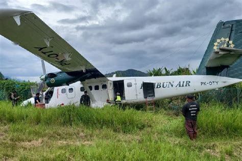 Pesawat Rimbun Air Pk Oty Tergelincir Di Moenamani Antara News