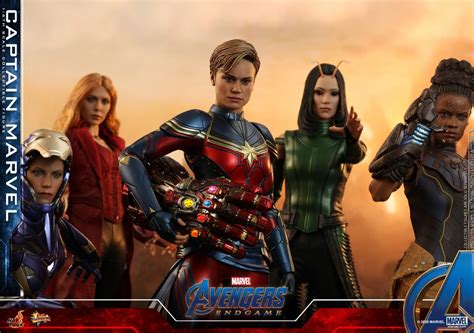 Hot Toys Avengers Endgame Captain Marvel Sixth Scale Figure
