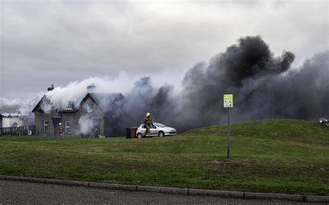 In Pictures Dramatic Scenes As Firefighters Tackle Beach Bar Blaze In