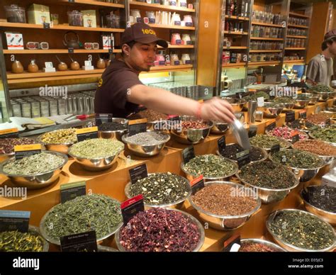 Grand Central Station food court Stock Photo - Alamy