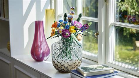 Lego's New Gorgeous Floral Kits Will Let You Fill Your Home with ...