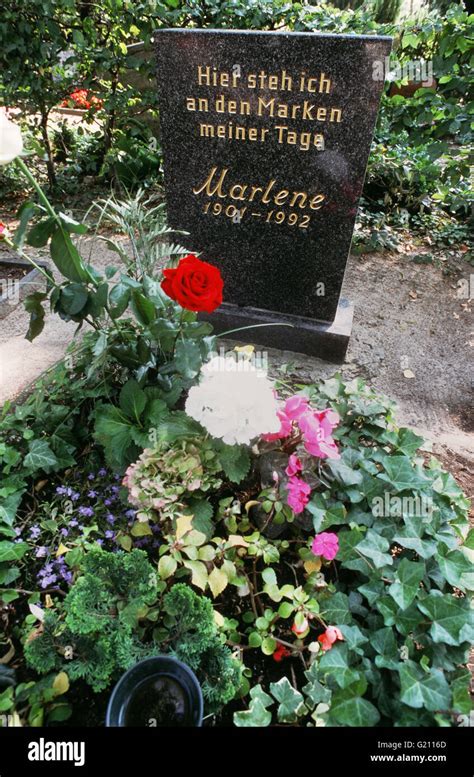 Marlene dietrich grave berlin hi-res stock photography and images - Alamy