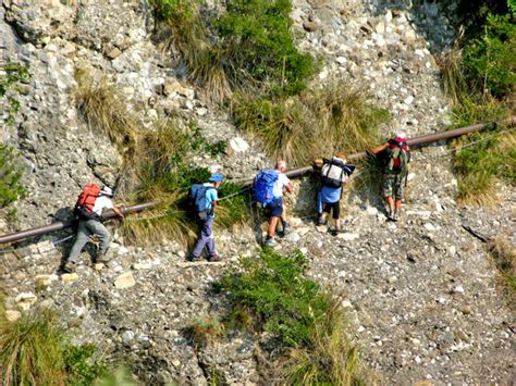 Epifania Lungo Il Sentiero Dei Tubi Con Il Parco Di Portofino