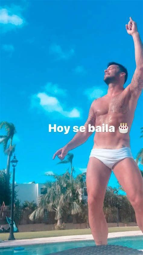 Con una foto súper hot Ricky Martin festejó los Infobae