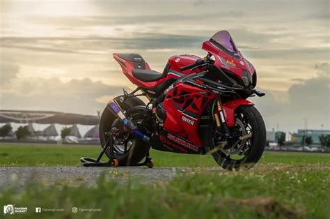 Modifikasi Suzuki Gsx R150 Warna Merah