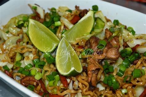 Mely's kitchen: Pancit- Filipino noodles