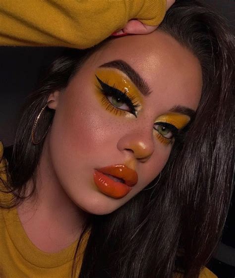 🍋 Glossy 🍋 I Loveeee A Good Glossy Lid And Yellow Makes Me Happpppy🤩💛