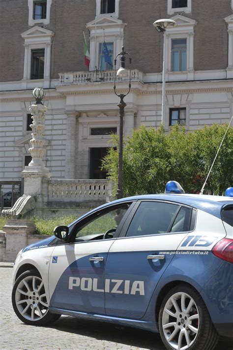 Bologna Tenta Una Rapina E Ferisce Guardia Con La Siringa Arrestato