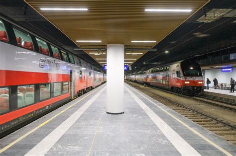 S R Und S Gewohnter Zugverkehr Am Franz Josefs Bahnhof Kommt