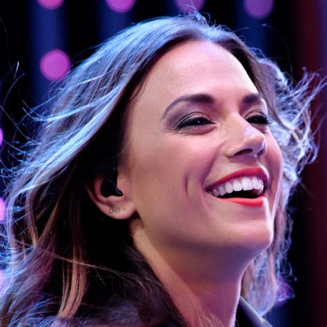 Jana Kramer - Bio, Net Worth, Height