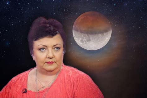 Minerva Dezv Luie Surpriza Momentului Eclipsa Par Ial De Lun Din