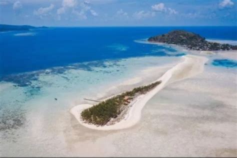 Dijuluki Mutiara Laut Jawa Keindahan Pulau Di Jawa Timur Ini Tak Kalah