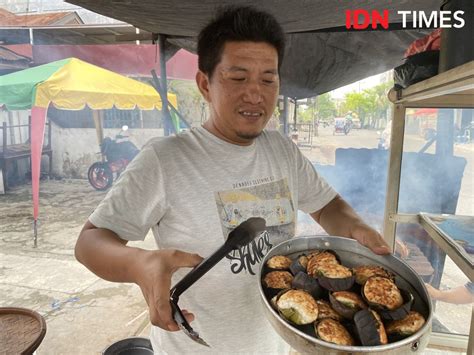 Bika Bakar Kue Tradisonal Laris Manis Saat Ramadan