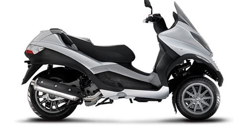 Test Drive Piaggio MP3 400