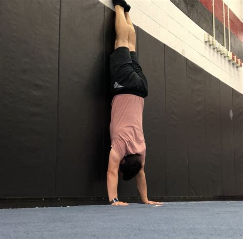 Handstand Training How To Do A Handstand Wall Walk And 4 Reasons Why