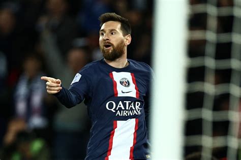 Periodista Le Pide A Messi Ir A La Premier Y Le Dedica Una Canción De Los Beatles La Opinión