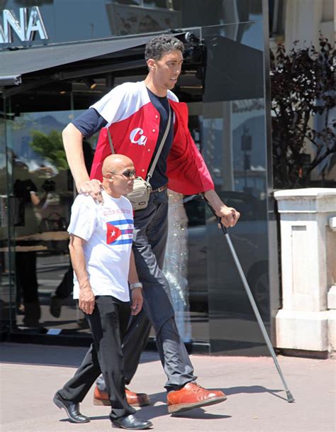 Interesting Facts: Newest Worlds Tallest Living Man by Guinness World