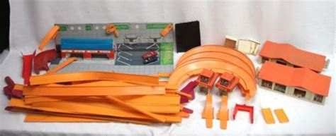 Mattel Hot Wheels Pop Up Speedway Race Action Set Vintage Car Toy Track Lot Antique