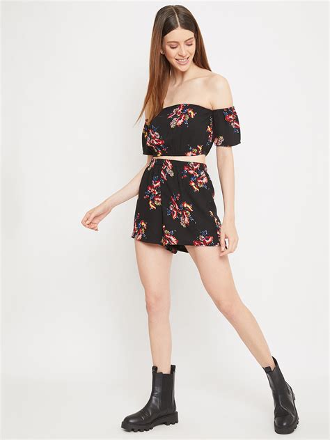 Berrylush Women Black Floral Printed Off The Shoulder Crop Top And Short