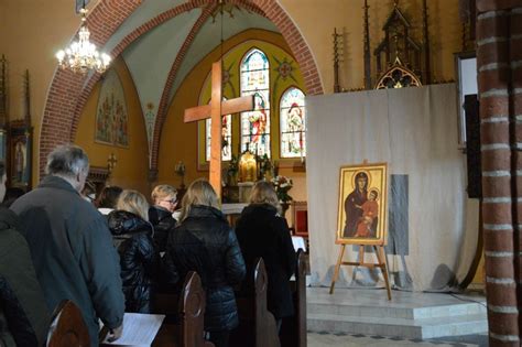 Symbole Światowych Dni Młodzieży w kościele św Anny Sztum Nasze Miasto