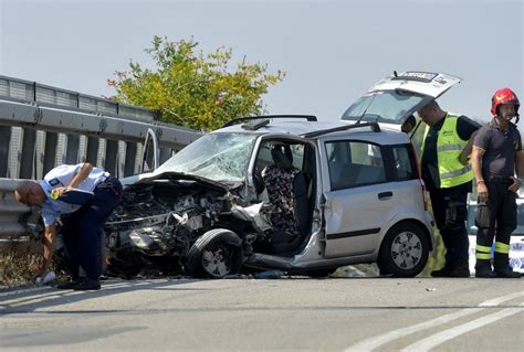 Parma Incidente Stradale In Via Europa Muore Una Ragazza Di Anni