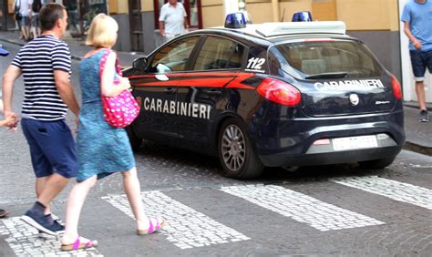 Cadavere Di Una Donna Nel Bagagliaio Di Un Auto Identificata La