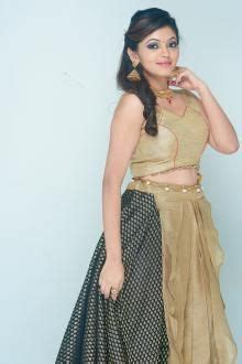 Deep Cleavage Hot Stills Beautiful Women Naturally Cleavage Hot Fashion