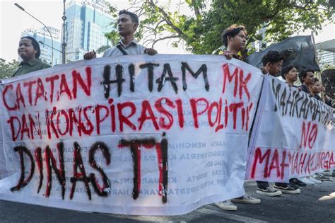 Demo Putusan Batas Usia Capres Cawapres Bem Nusantara Integritas Dan