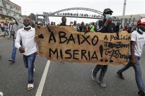 Protesto pacífico em Luanda junta 200 pessoas que pedem melhor