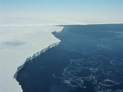 Ice In Antarctic - Largest Ice Sheet In World