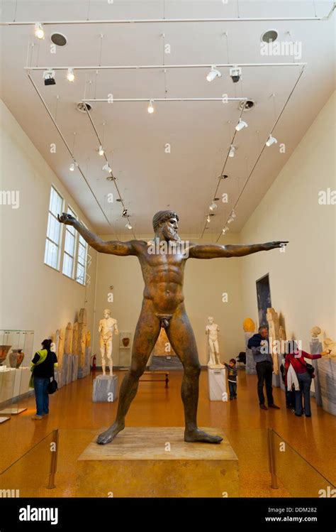 Artemision Bronce escultura griega antigua en el Museo Arqueológico