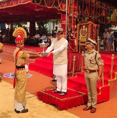 श्रीनगर गढ़वाल मुख्यमंत्री श्री पुष्कर सिंह धामी ने केंद्र सशस्त्र सीमा बल का दीक्षांत समारोह