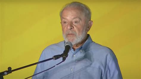 Lula diz que foram inventadas calúnias sobre a Petrobras