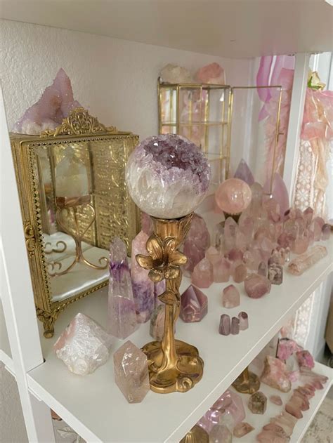 Pin By Martine P On LithoterapiespiritualitÉ Crystal Room Decor Crystal Room Crystal Altar