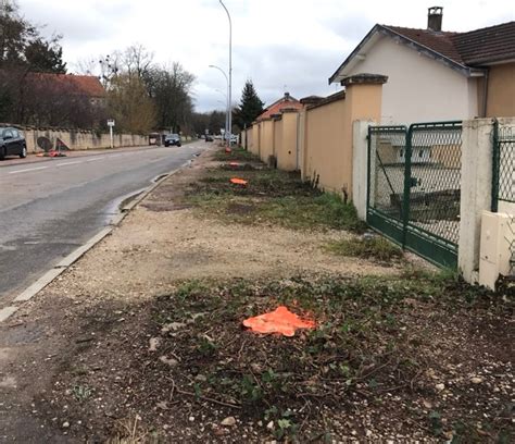 La Voie Est Libre Sur Les Trottoirs Chevigny Saint Sauveur Autrement