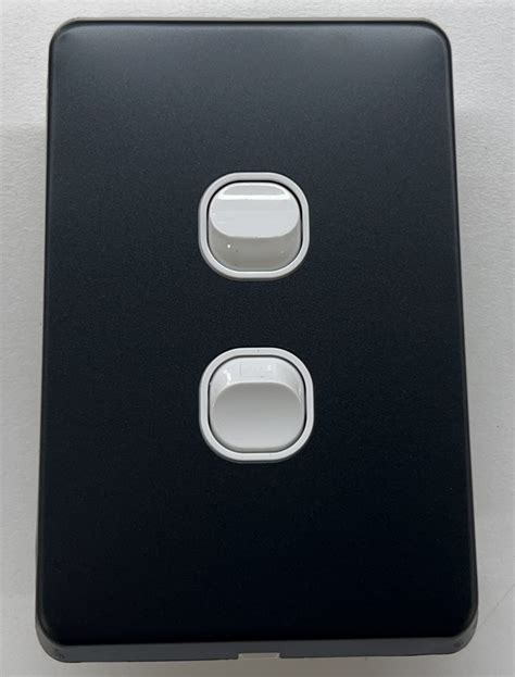 Cs V B Gang Vertical Switch With Black Aluminium Cover Igoto C Y