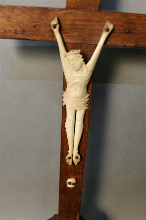 Proantic Christ En Ivoire Finement Sculpt Sur Une Croix Calvaire E